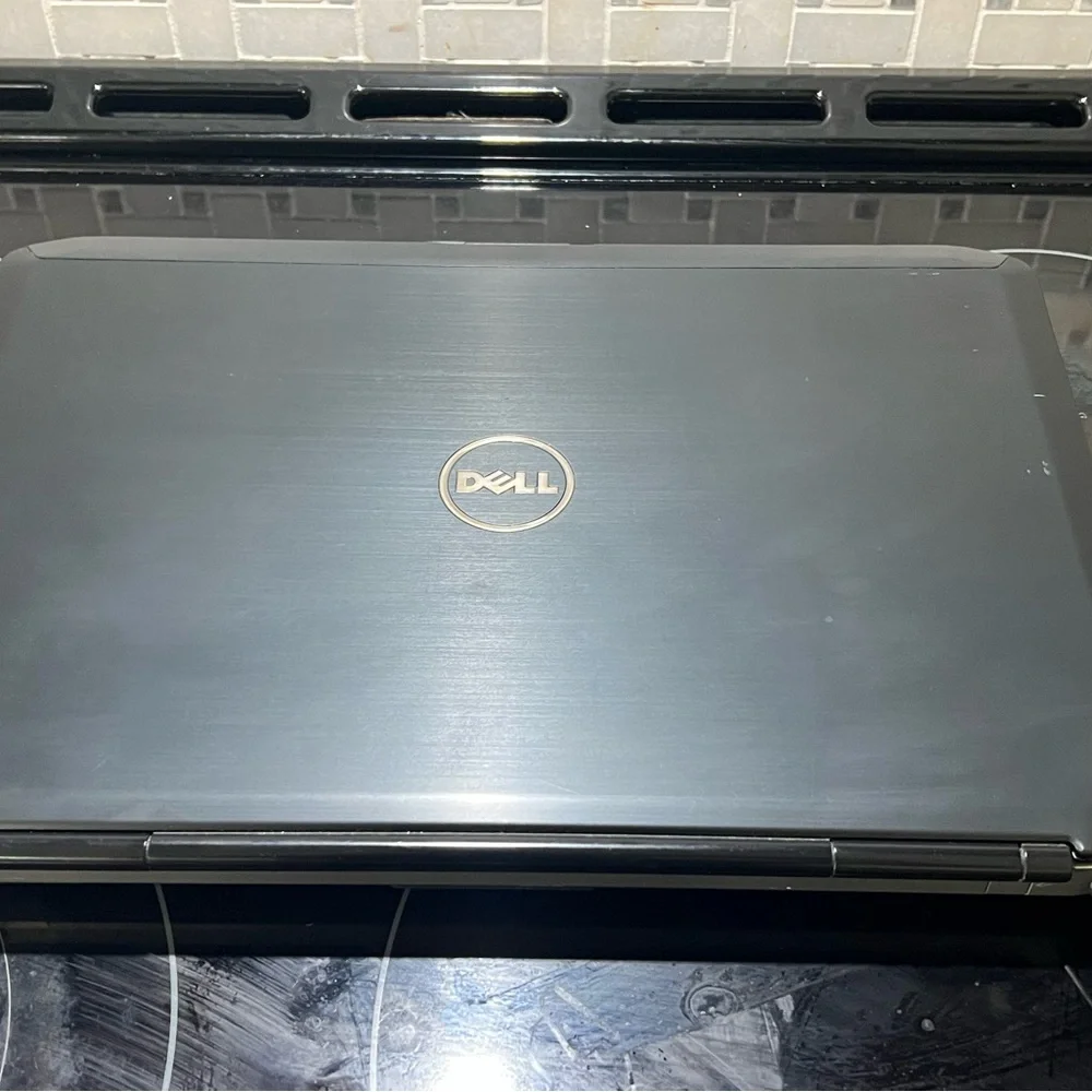 DELL Computer -i5-4-500Gb-windows 10-charger